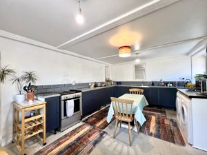 Dining Kitchen- click for photo gallery